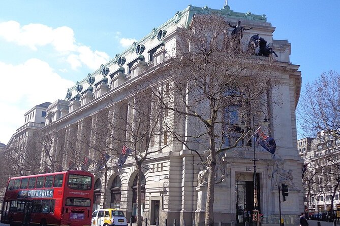 A Muggle's Guide to Harry Potter Walking Tour in London - What the guides do right: George and Tom style storytelling