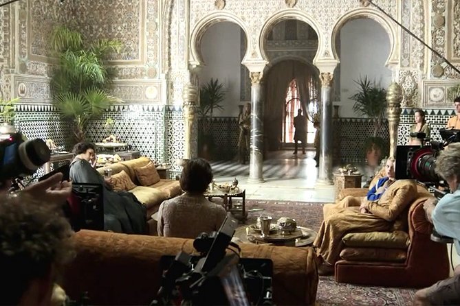 Full Alcázar History Seville and introduction Game of Thrones Tour - Calle Francos meetup: the quick start that sets the tone
