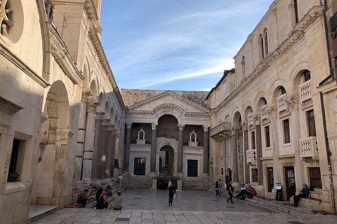 Game Of Thrones Split Walking Tour - Mereen Substructures: Barristan, Grey Worm, and the Dragon Dungeon