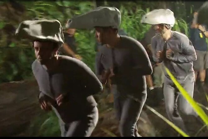Half Day Deluxe Island Movie Tour: LOST, Jurassic, Pirates - The Pirates/Jurassic/kaiju stop: spotting film-location overlaps