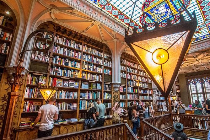 Harry Potter and Lello Bookshop Tour : Highlights and Hidden Gems - São Bento station as your launchpad