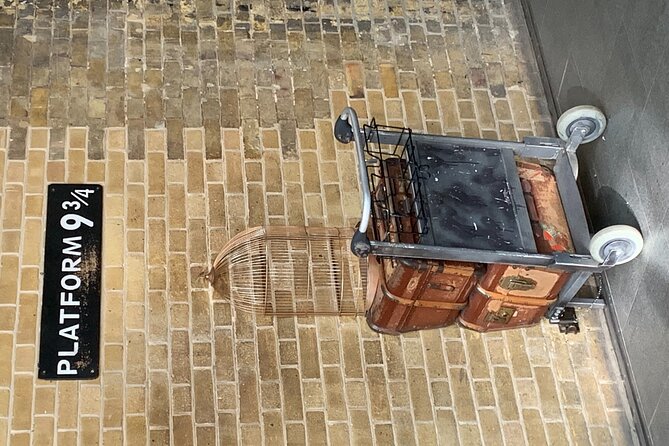Harry Potter Black Taxi Private Tour of London with Hotel Pickup - The guide factor: what makes this tour feel personal