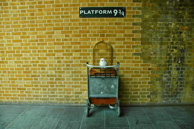 Harry Potter Film Location Walking Tour & Thames River Cruise - Palace Theatre and Leicester Square: Cameras Ready, Mind the Timing