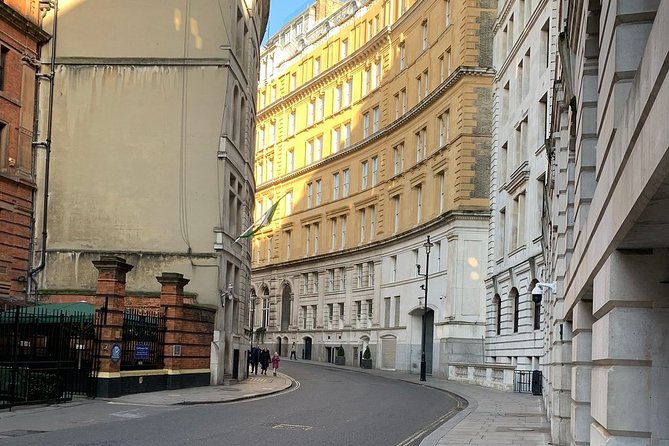 Harry Potter London Small Group Walking Tour - Stop 4: Borough Market and the triple-decker drop-off moment