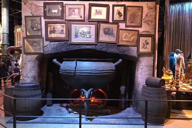 Harry Potter Studio Tickets and London Film Locations Guided Tour - Warner Bros. Studio Tour: sets, costumes, and Platform 9 ¾
