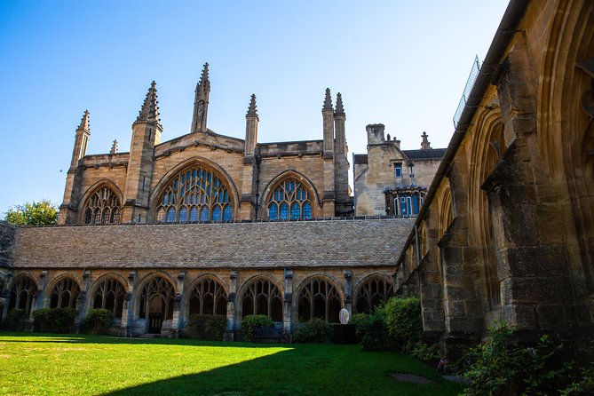 Harry Potter Walking Tour of Oxford Including New College - Bodleian Library and Hogwarts’ Infirmary: where carved stone does the talking