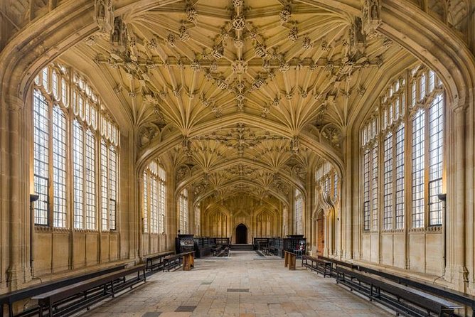 Harry Potter Walking Tour of Oxford Including New College - Radcliffe Camera and St Mary the Virgin: iconic Oxford without the ticket stress