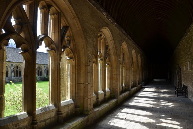Harry Potter Walking Tour of Oxford Including New College - Blackwell’s Bookshop: the warm-up that sets the tone