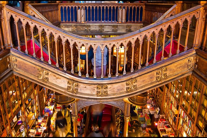 Highlights & Hidden Gems of a Harry Potter Tour - Torre dos Clérigos: Porto’s Tallest Tower and the Views You Can Feel