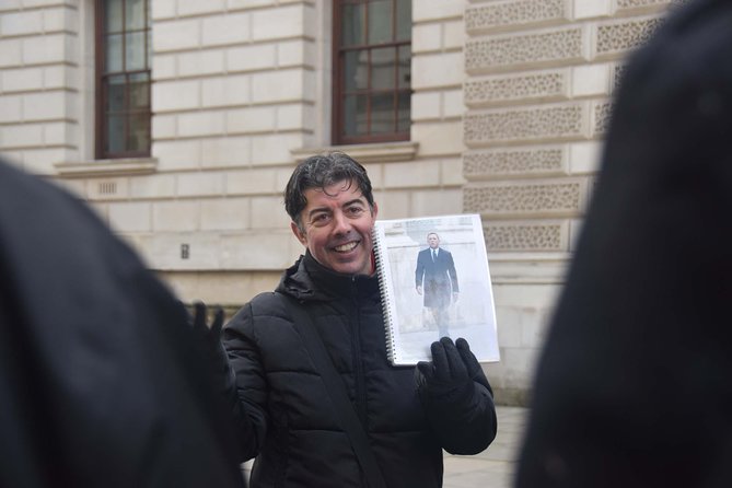 James Bond Film Location Walking Tour in London - Stop 1: Vauxhall Bridge and the MI6 Connection