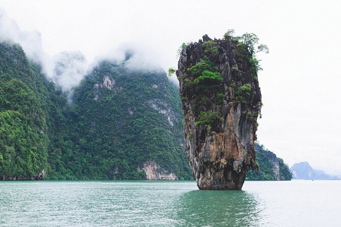 James Bond Hong Islands Sightseeing Canoe - Entering The Two-Island Rhythm: James Bond + Hong Island