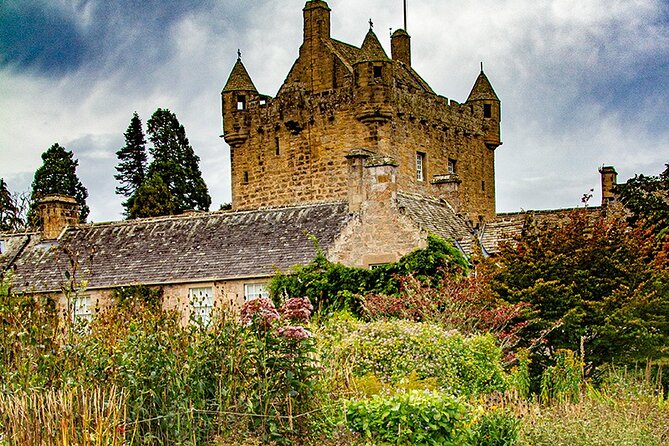 Loch Ness , Outlander , Inverness Castle , Clava and Culloden - Urquhart Castle: Loch Ness views plus real ruins to explore