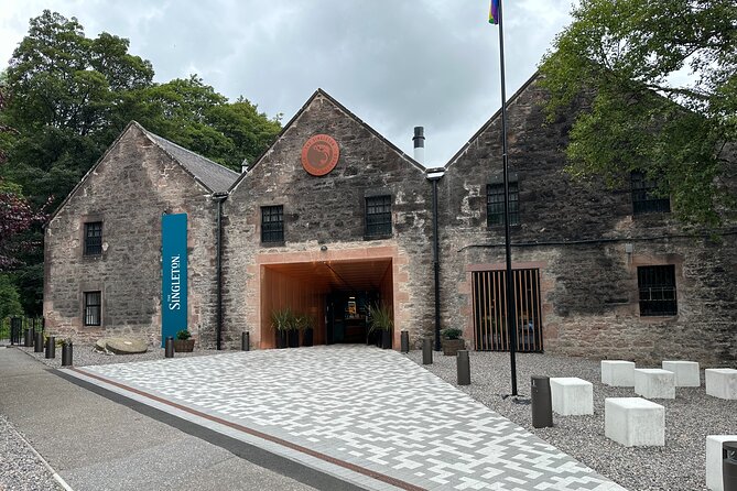 Loch Ness Tour: Day Trip to Loch Ness, Outlander Sites and More - Stop 2: Clava Cairns—Bronze Age tombs and the Outlander moment at the Cleft Stone