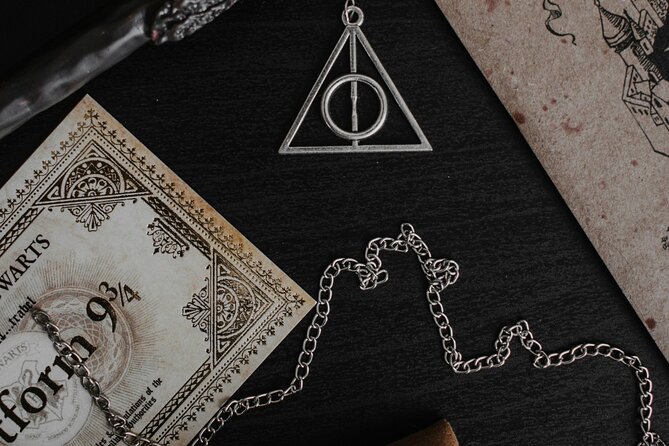 London: Harry Potter Walking Tour with Platform 9 3/4 - The art-world stop: House of MinaLima