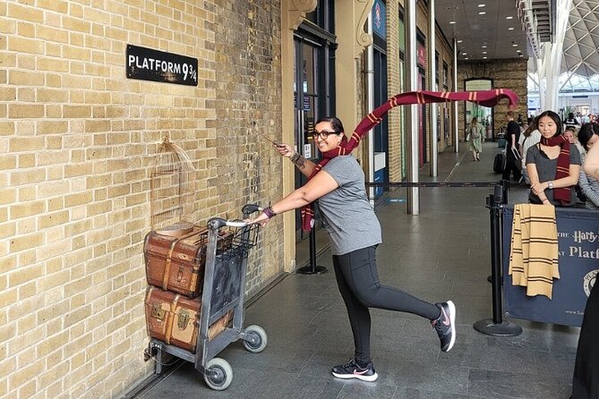 London: Harry Potter Walking Tour with Platform 9 3/4 - St Pancras, Trafalgar Square, and Piccadilly Circus: seeing scenes in context