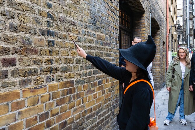 London: Interactive Harry Potter Walking Tour - Leicester Square and Piccadilly Circus: Instant Movie London