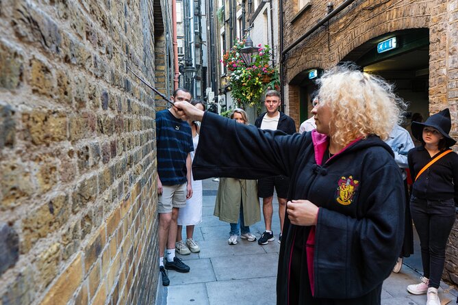 London: Interactive Harry Potter Walking Tour - Interactive Moments: Sorting Hat, Spell Acting, and Quiz Fun