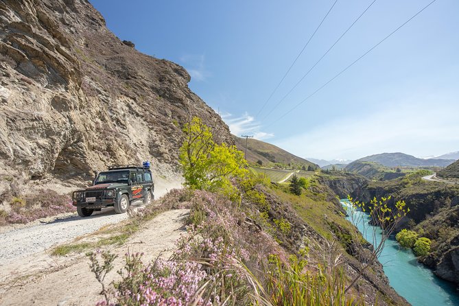 Lord of the Rings 4WD Tour from Queenstown (half day) - Skippers Canyon: the wide Wakatipu Basin and canyon photo stop