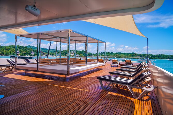 Luxury Boat to James Bond Islands with Lunch and Sunset Dinner - James Bond Island on a longboat: the 45-minute reality check
