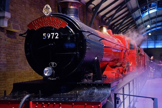 Magical Harry Potter tour in Spanish, ! You choose the option! - Palace Theatre and Leicester Square premiere energy
