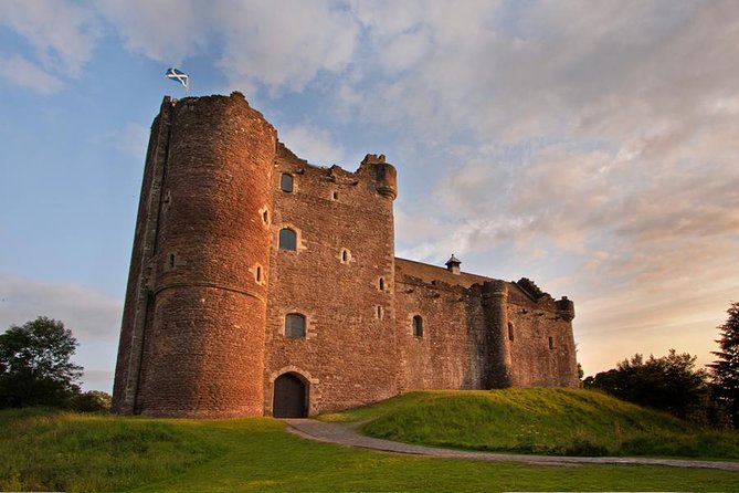 Outlander locations experience, Private Tour in a premium Minivan - Premium minivan comfort plus live drive commentary