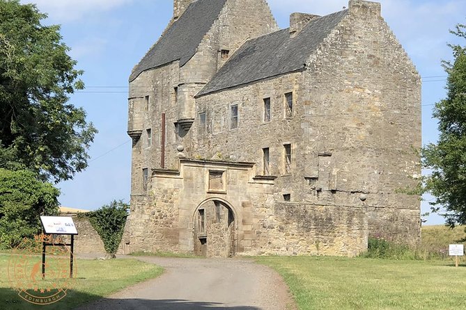 Outlander locations experience, Private Tour in a premium Minivan - Stop 1: Midhope Castle and the Lallybroch connection