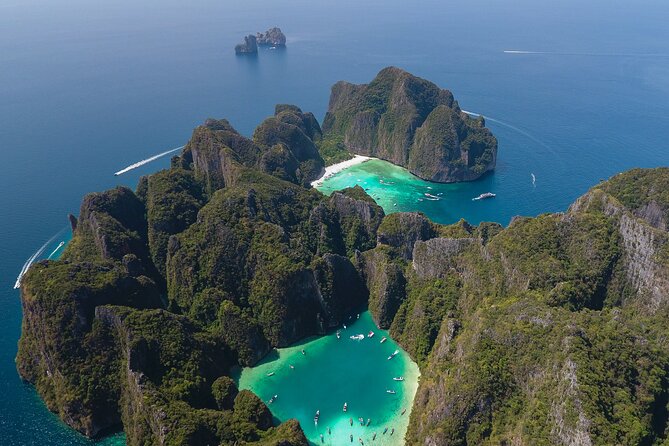 Phi Phi + James Bond islands Full day - Combo - Hongs of Phang Nga: kayaking through cliffs, then white sand