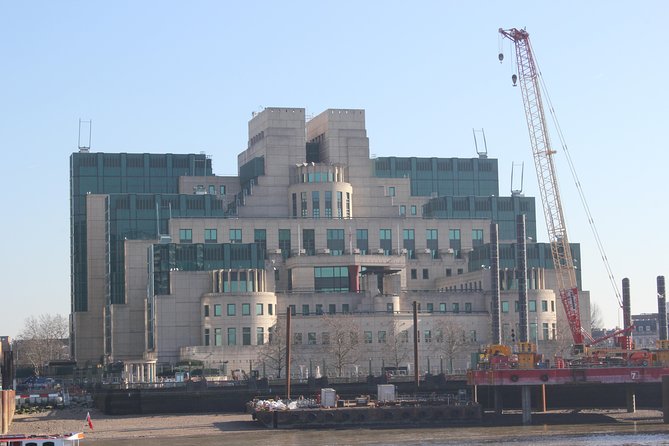 Private James Bond Fictional and Film Spy Tour of London - Private Bond walk: the value of one guide for up to 15