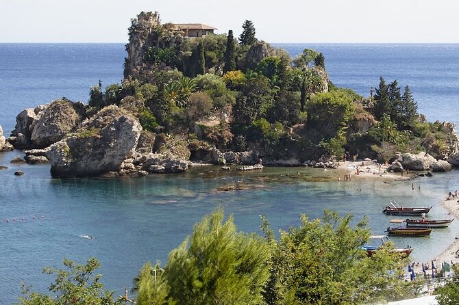 Private Taormina White Lotus luxury experience - The main square and the Four Fountains: baroque details you can spot