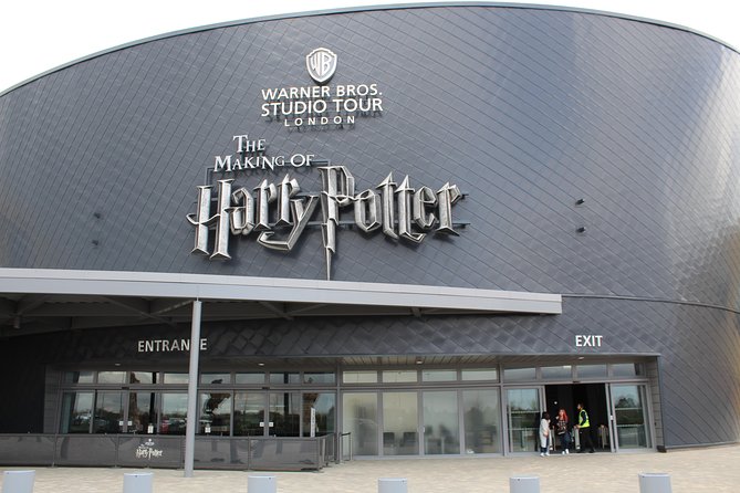 Private Transfer: Central London to Harry Potter Warner Bros Studio in Leavesden - Return trip planning: book it separately and align it with your day