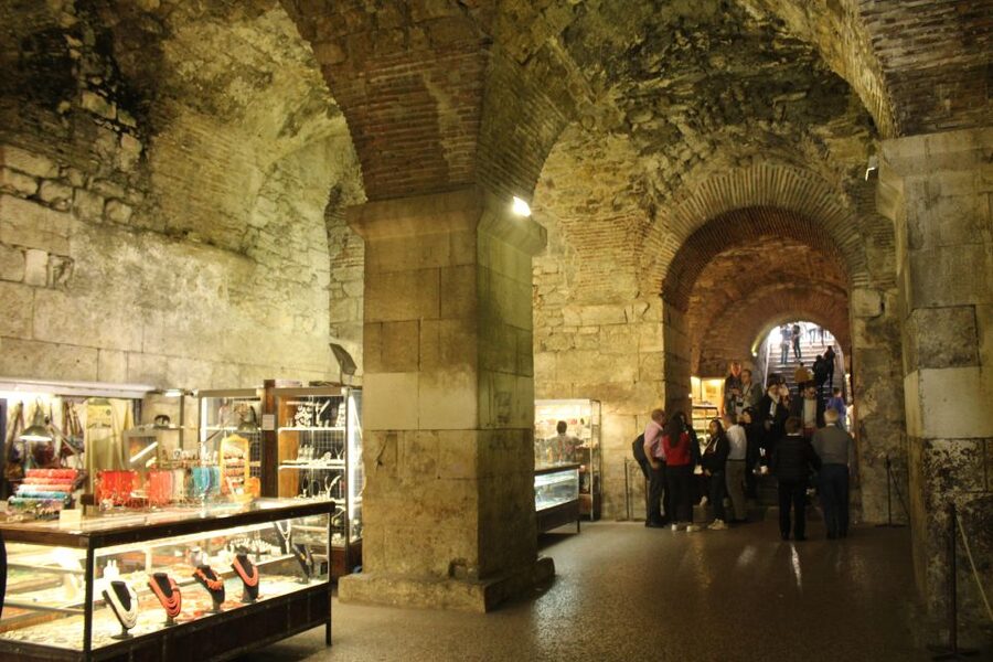 Split: Game of Thrones Small Group Tour of Filming Locations - Daenerys and the Sons of the Harpy: turning corridors into story beats