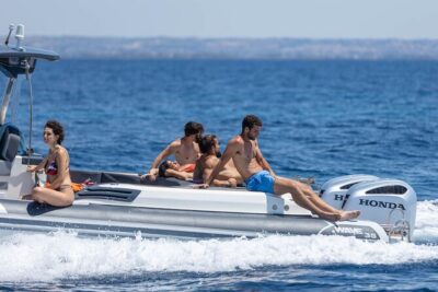 The White Lotus Taormina and Giardini Naxos Boat Tour - Getting to Giardini Naxos and timing your 10:00 departure