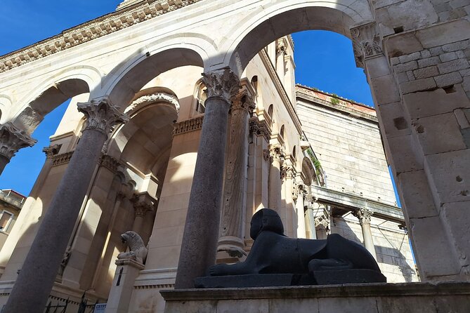 Top-Rated Split Game of Thrones and History City Walk - Dracarys! - Game of Thrones Museum Split and the Iron Throne photo moment