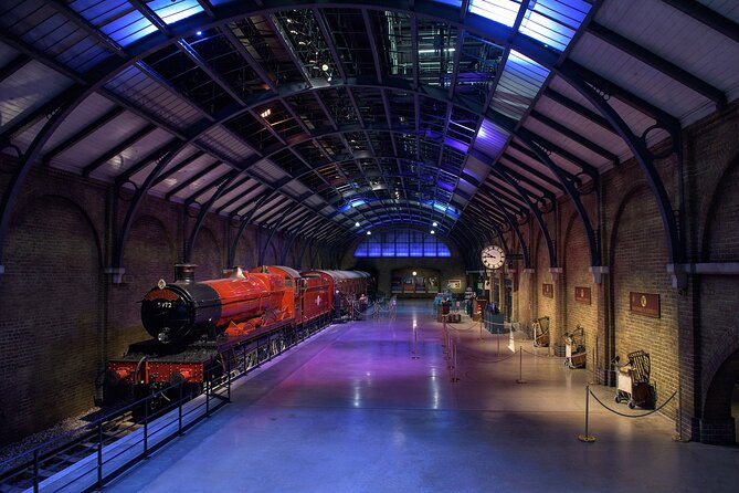 Warner Bros. Studio Harry Potter Tour with Superior Transport from London - Hogwarts Express and Platform 9 ¾: your best photo hour